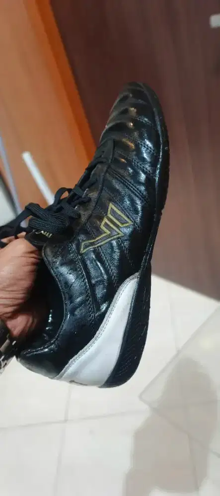 Sepatu Futsal Kulit