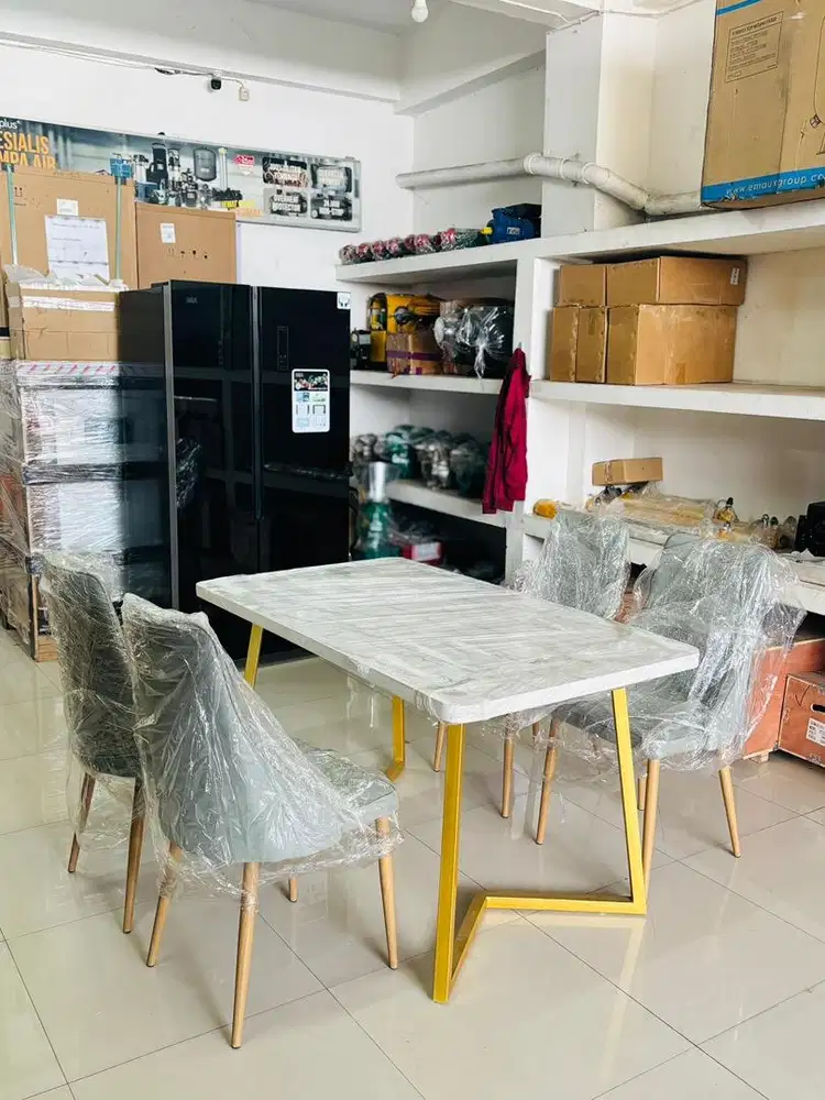 Meja Makan Minimalis Modern Motif Marmer Putih + 4 Kursi Premium