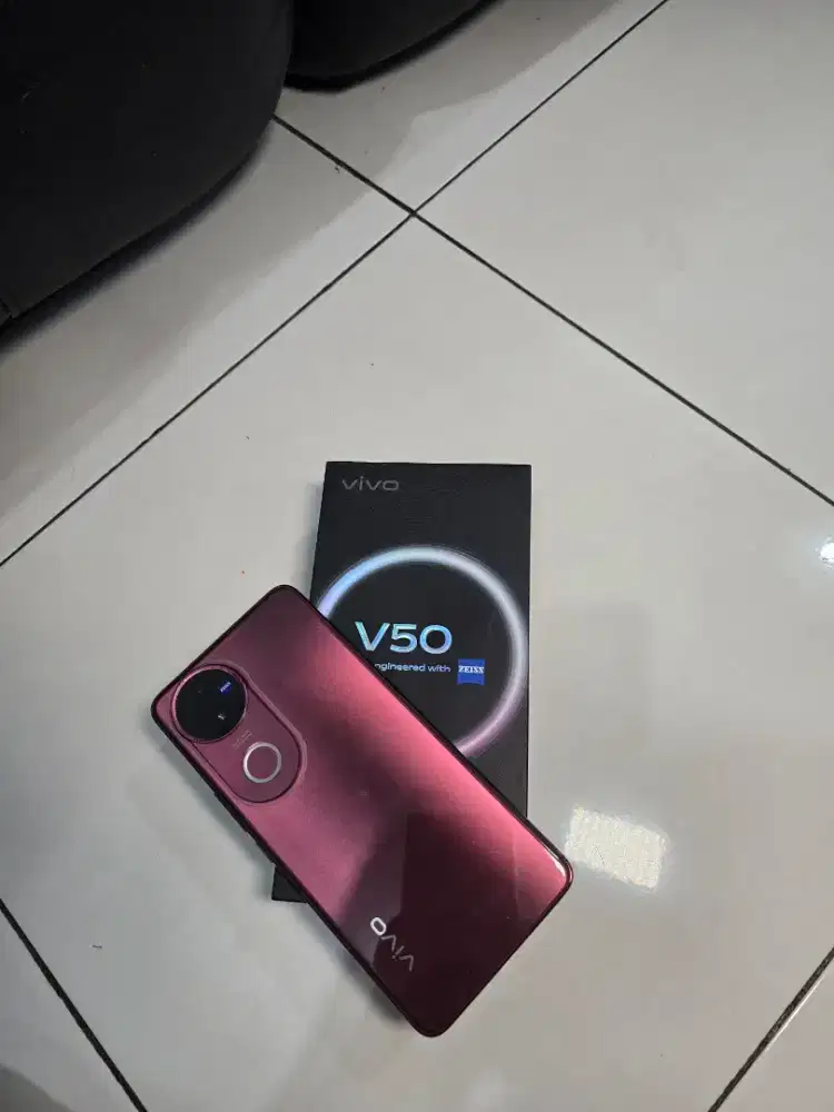Vivo v50 12/512 like new