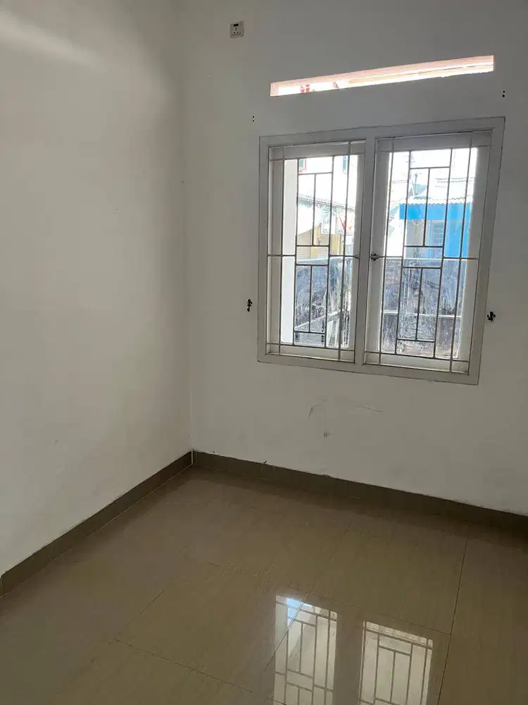 DISEWAKAN RUMAH MINIMALIS 2 LANTAI BERLOKASI STRATEGIS