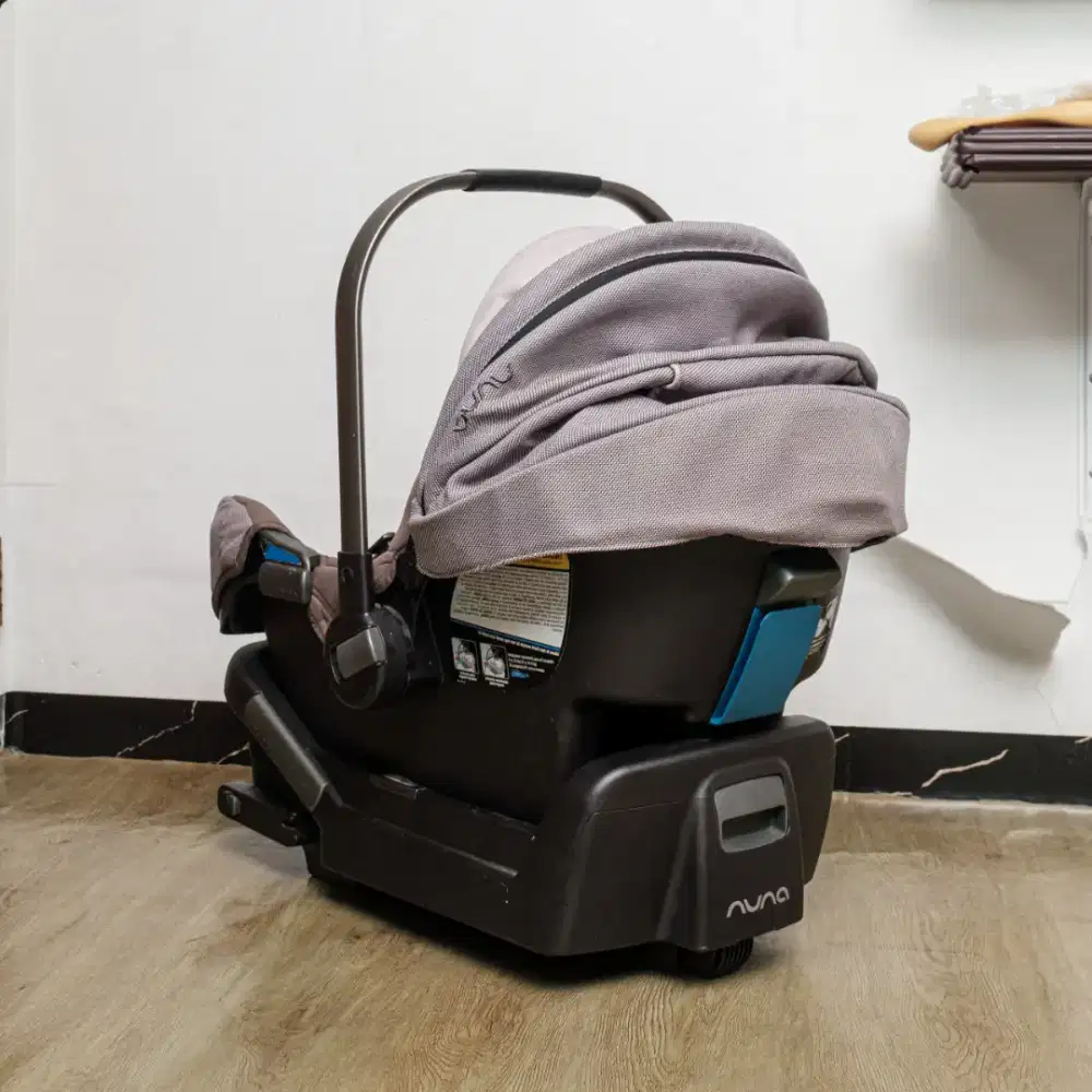 Baby car seat NUNA PIPA with base carseat