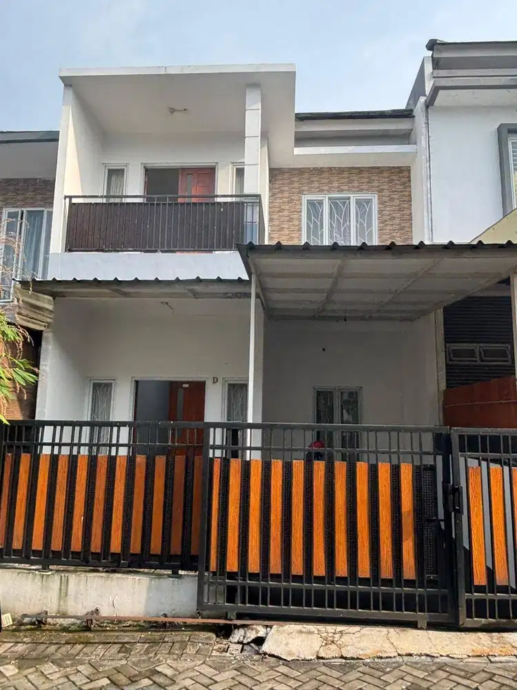 Disewakan tahunan Rumah dalam cluster strategis di Serua, Ciputat