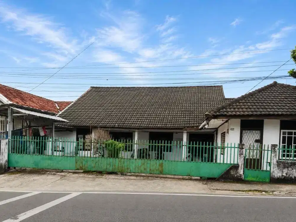 Rumah Luas Strategis Pinggir Jalan Utama di Kemuning