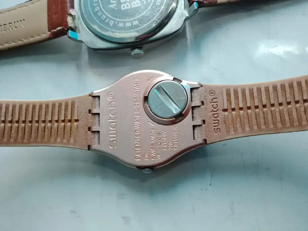 Jual jam tangan SWATCH pink dan BRAUN coklat minus batere habis