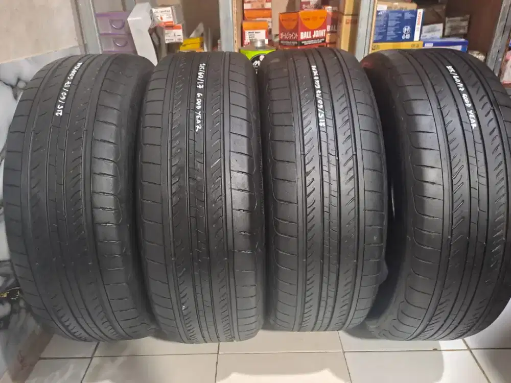 Ban mobil ukuran 215/60/17 Goodyear asurance triplemaxx