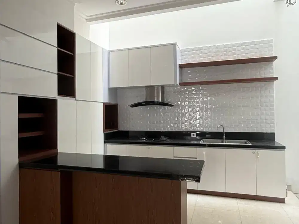 Jarang Ada! Jual Rumah Siap Huni 3 Lantai di Kelapa Puan | Semi Furnished | Carport 2 Mobil