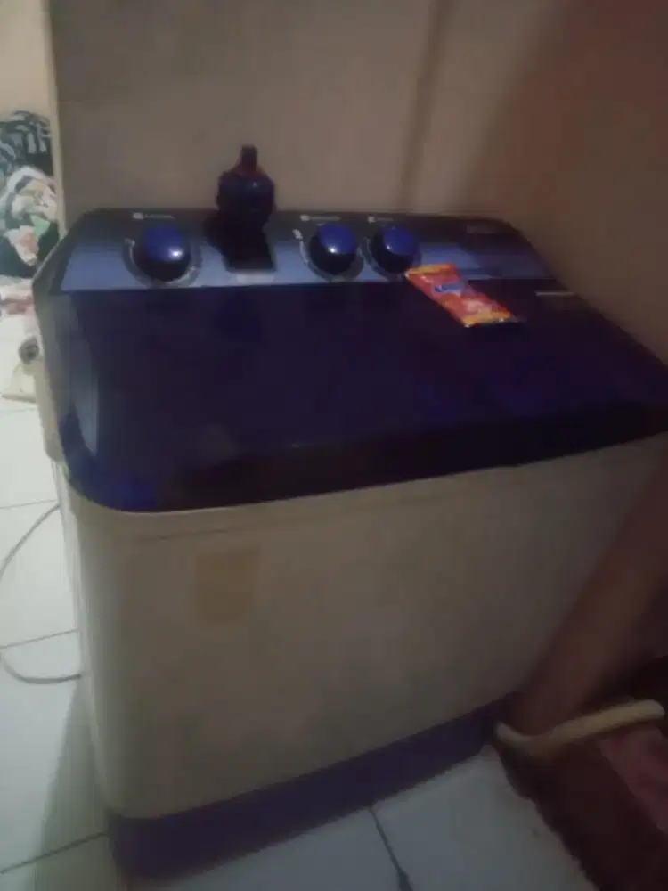 Mesin Cuci 2 tabung Merk Aqua