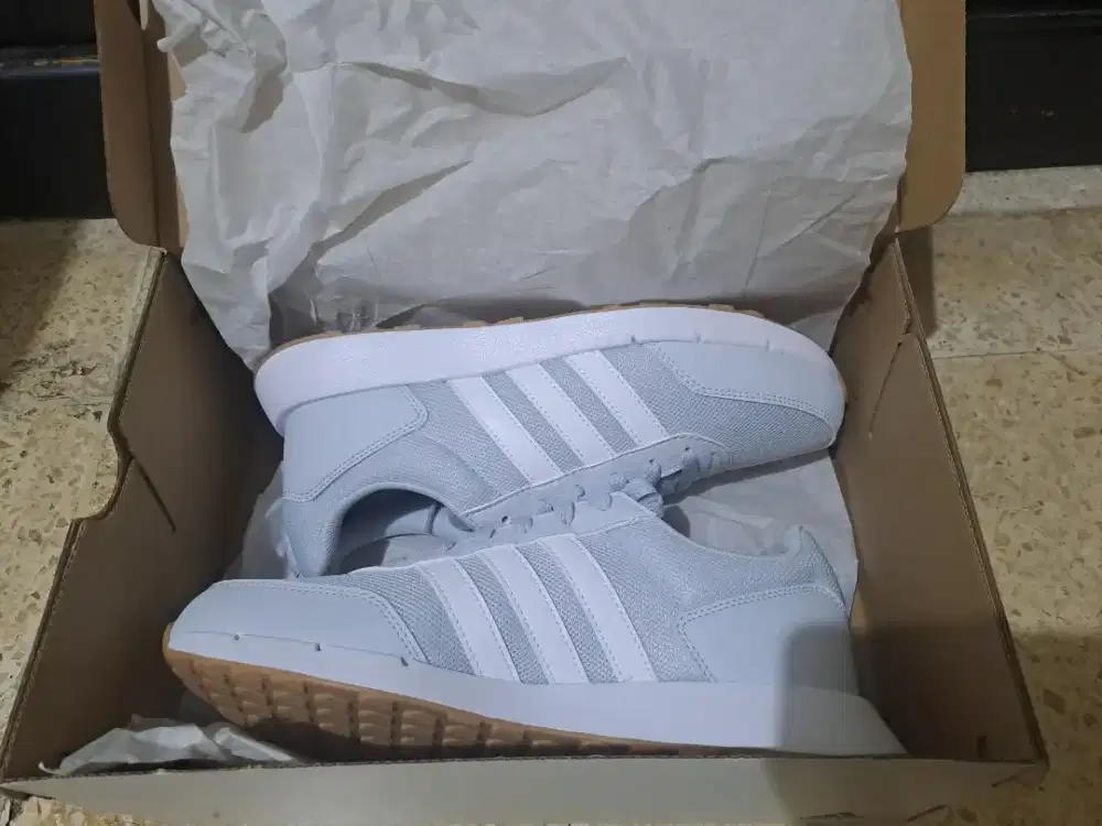 Sepatu Adidas ORI ukuran US 7,5 Female