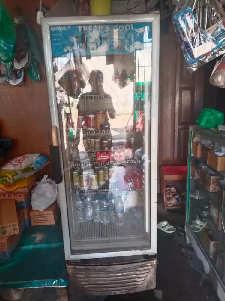 Dijual.kulkas freezer untuk jualan minuman dingin masih ok siap pakai