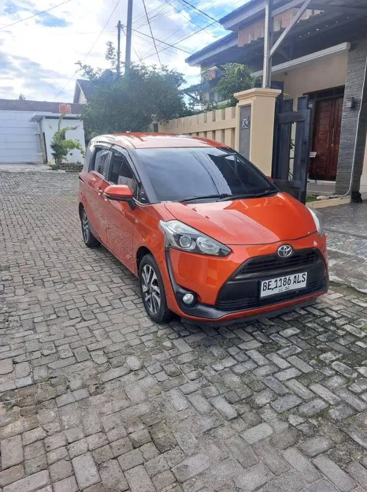 Toyota Sienta V Matic istimewa