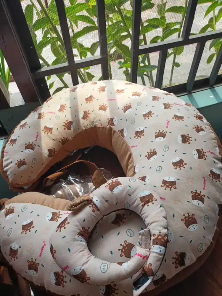 Bantal menyusui snooby