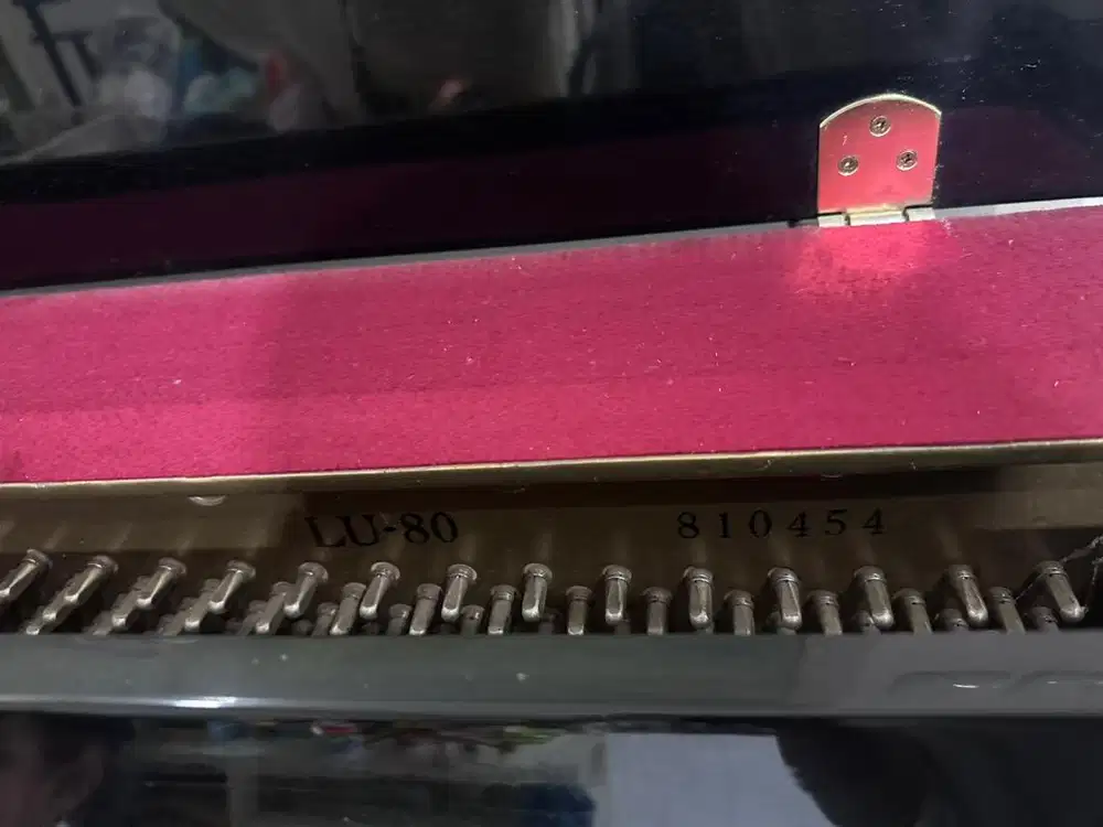 Piano akustik Yamaha LU-80