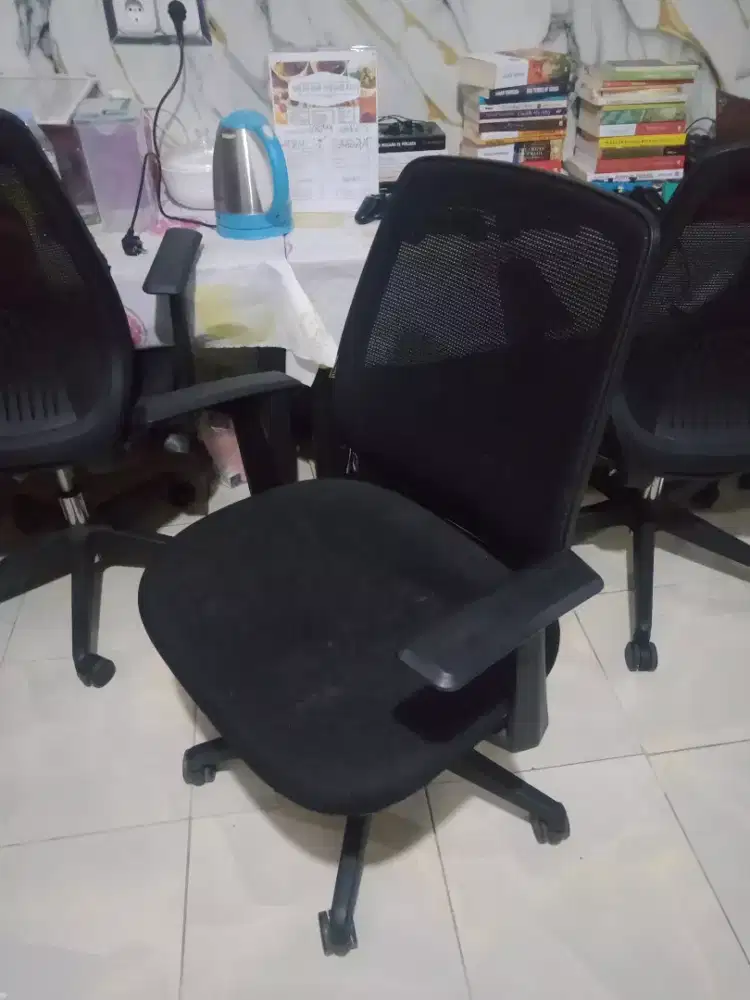 dijual cepat Donati kursi staf kantor jaring mesh black