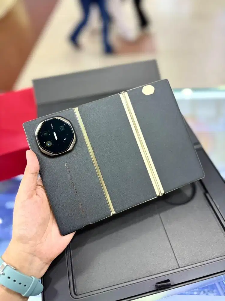 Huawei Mate XT ULTIMATE DESIGN 16/512Gb Black