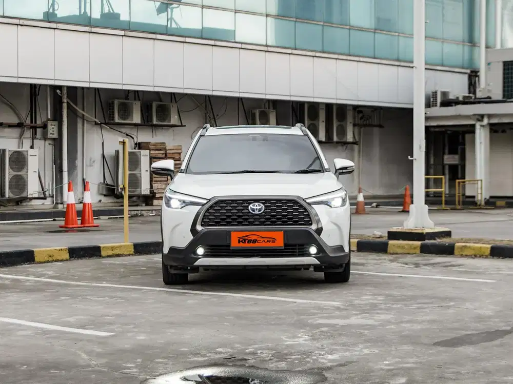 LOW KM 15.000 TOYOTA COROLLA CROSS 1.8 HYBRID AT 2020/2021 PUTIH