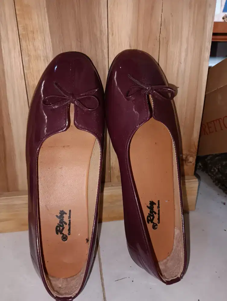 flatshoes wanita maroon