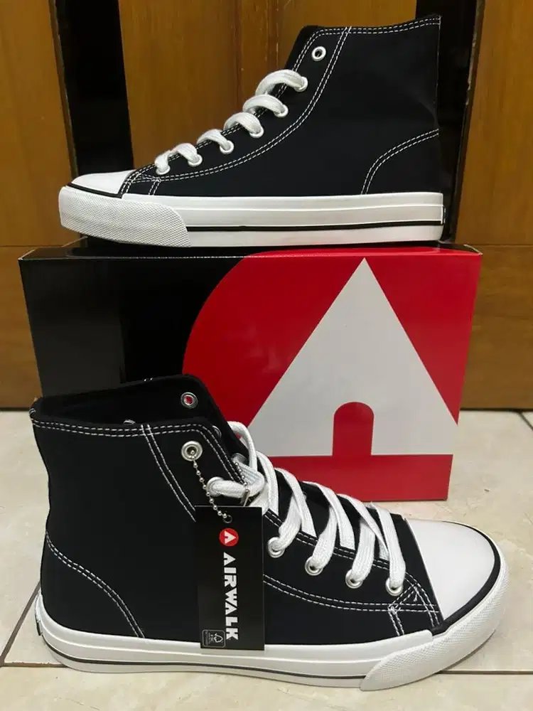 Sepatu warrior sekolah airwalk size 39 hitam putih basic murah