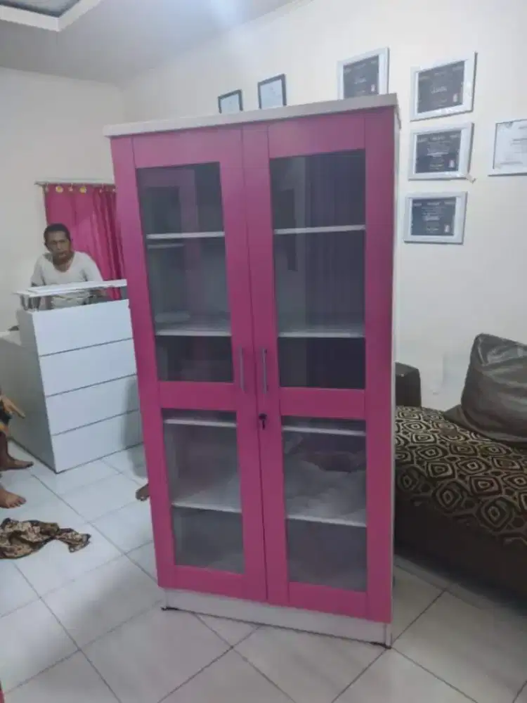 Lemari buku 2pintu