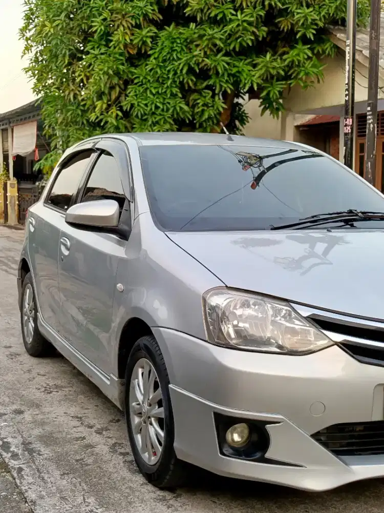 Toyota Etios Valco G 1.2 Manual 2013