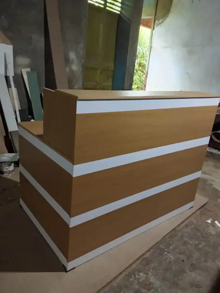 Meja kasir model L
