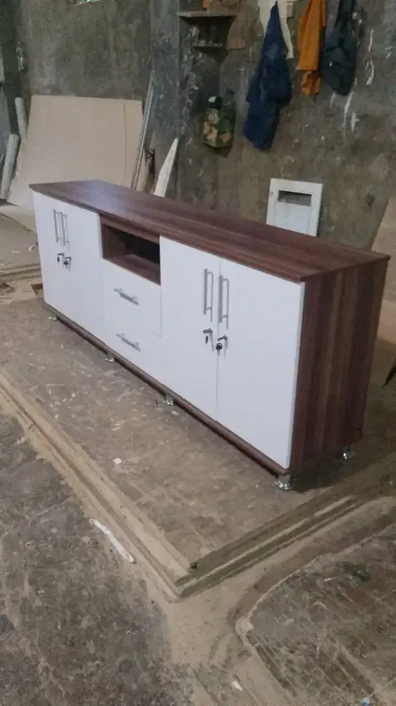 Meja tv datar  panjang 200cm