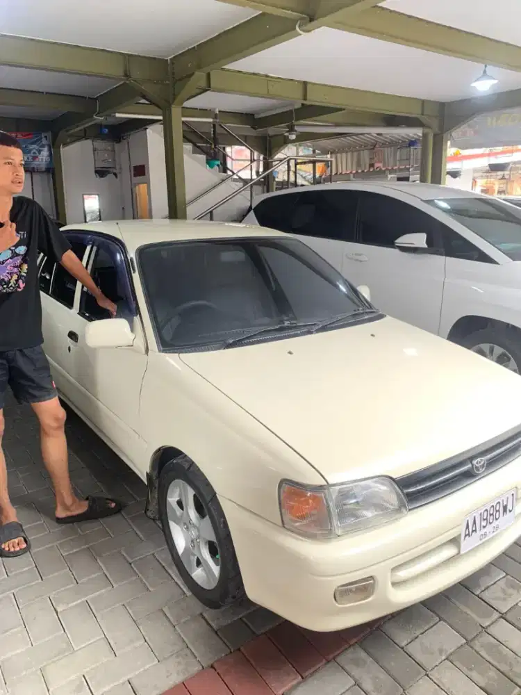Starlet, pajak hidup, warna putih