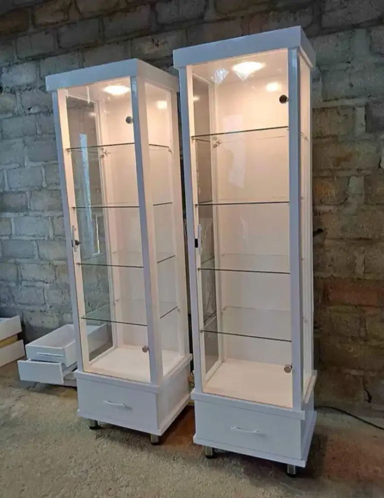 Lemari kaca 1pintu