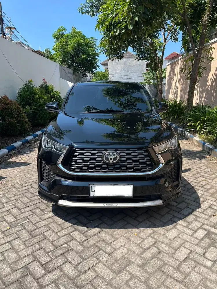 Toyota Zenix V hybrid 2025