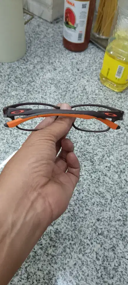 Kacamata Oakley
