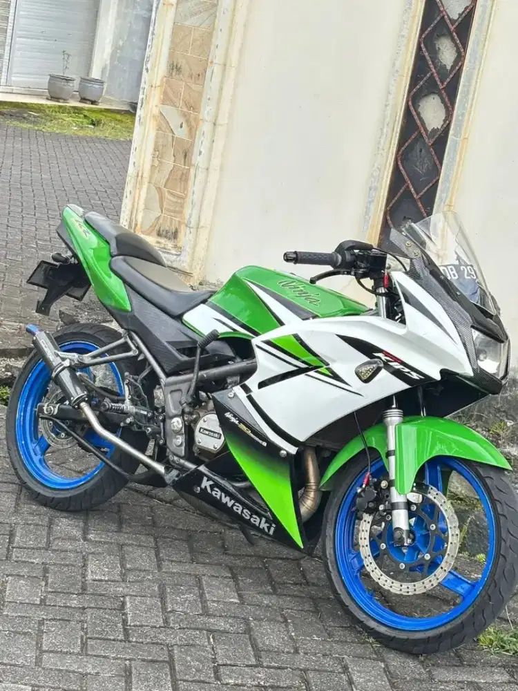 Dijual Kawasaki Ninja 150RR thn 2014 Special 30 Thn Anniversary