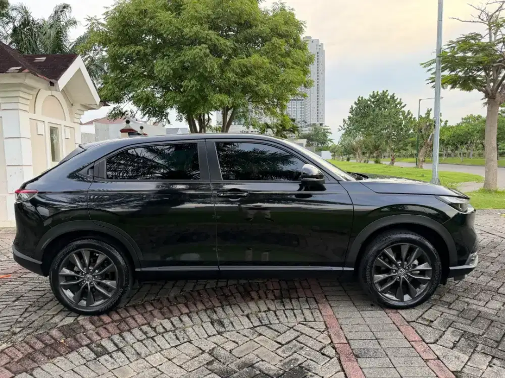 Honda HR-V SE 2023 Matic Hitam Tanpa PR