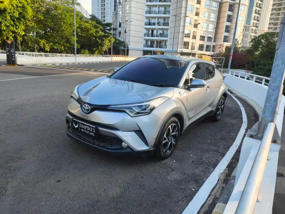 Toyota CHR Hybrid 44 ribu full spek CBU terawat full record antik