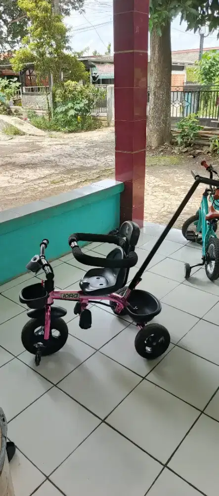 Sepeda anak roda 3 merk IORD