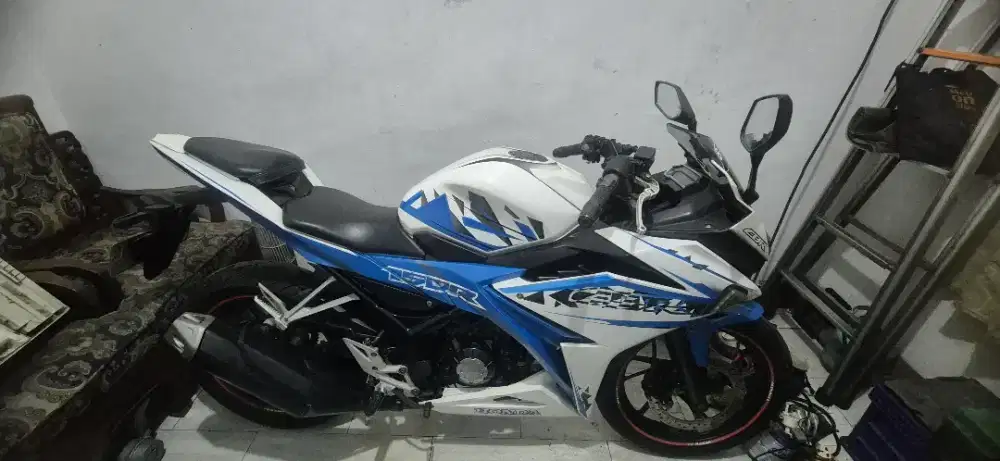 Dijual CBR pemakaian pribadi km masih sedikit