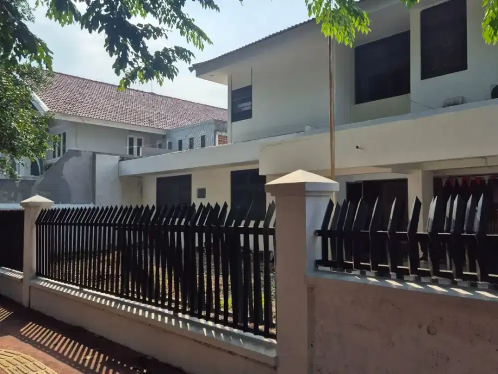 DIJUAL RUMAH KOMERSIAL PINGGIR JALAN CEMPAKA PUTIH – ( NL )