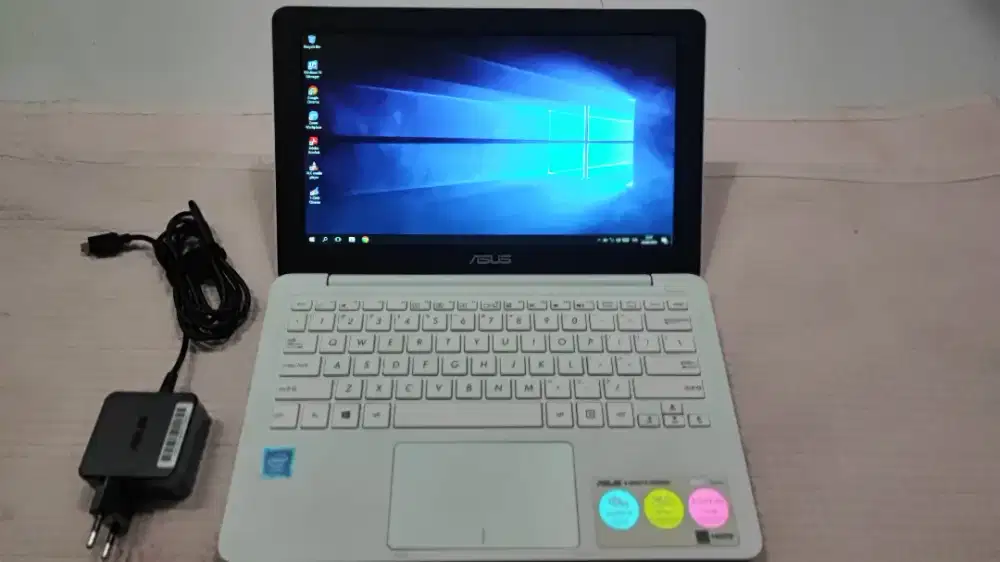 Laptop Asus E202S Muraah