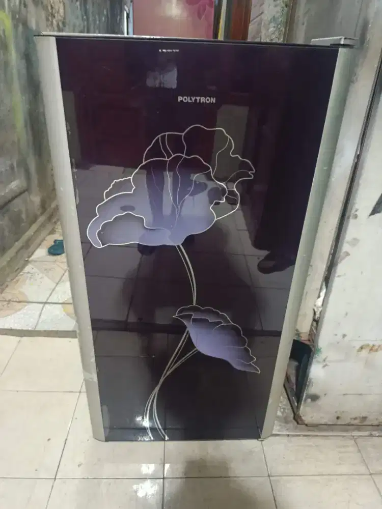 Kulkas 1 pintu merek Polytron