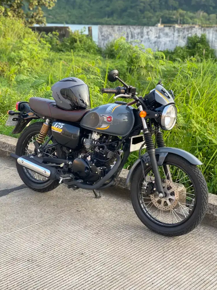 Kawasaki w175 cafe