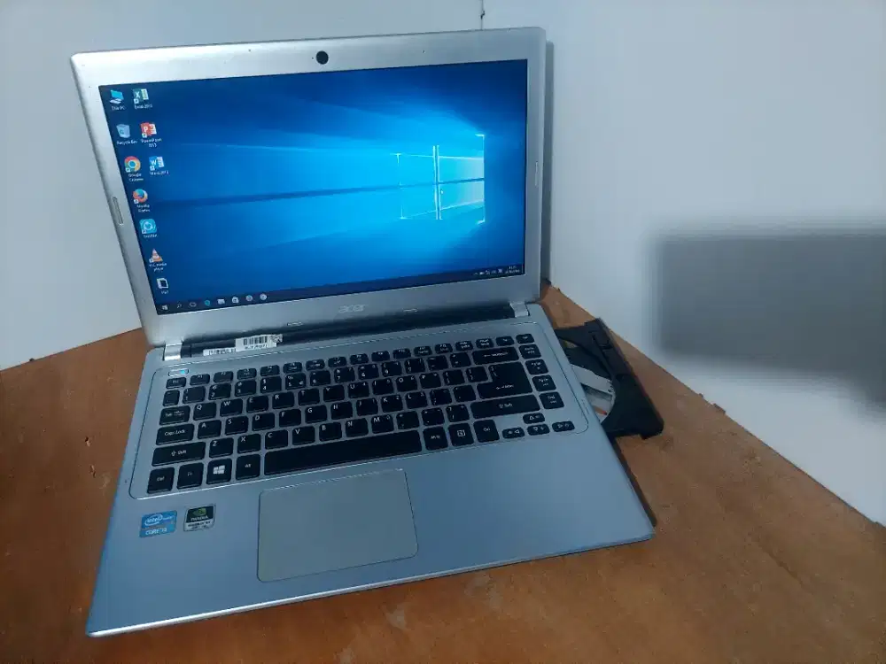 Laptop Acer Aspire V5-471G / Core I3 / Dual VGA