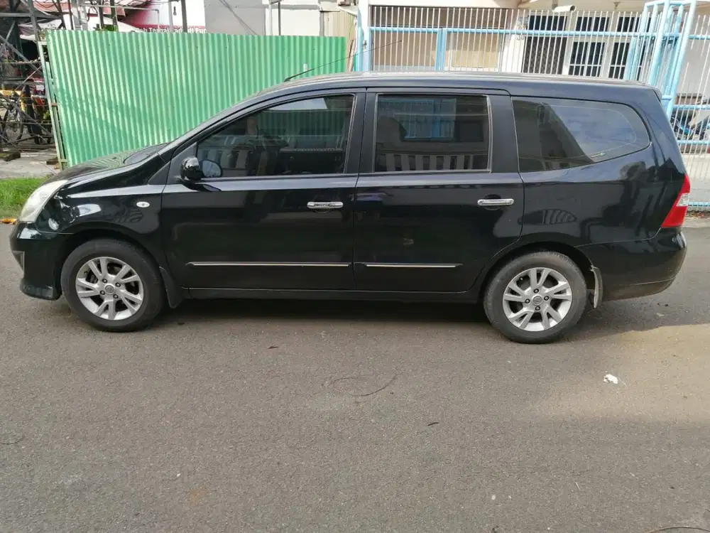 Nissan Grand livina 2012 Bensin