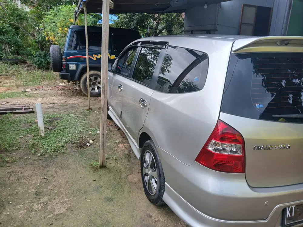 Nissan Grand livina 2011 Bensin