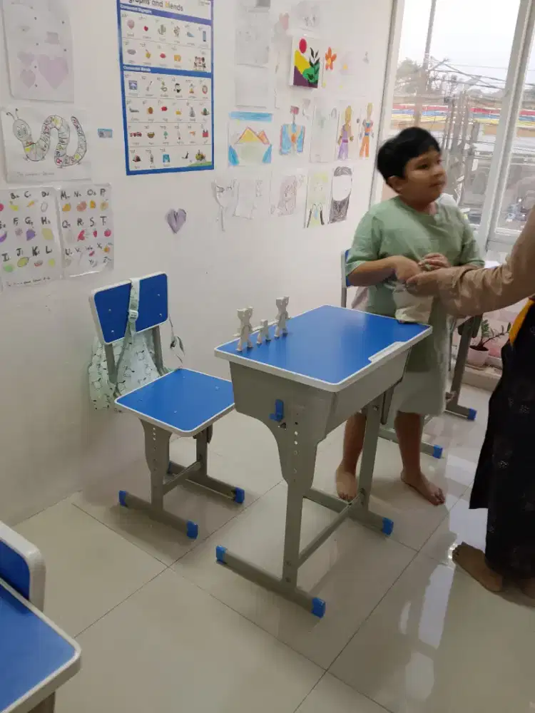 Meja kursi belajar sekolah