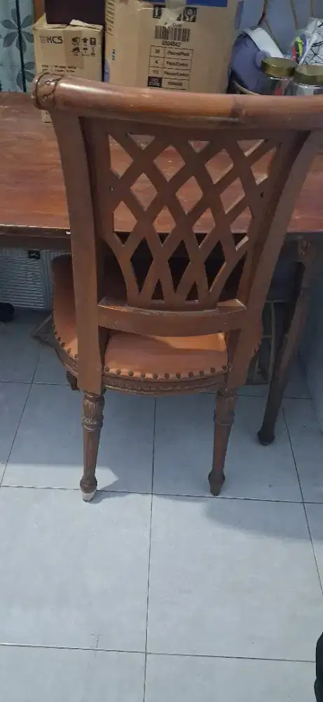 Set meja dan kursi makan kayu