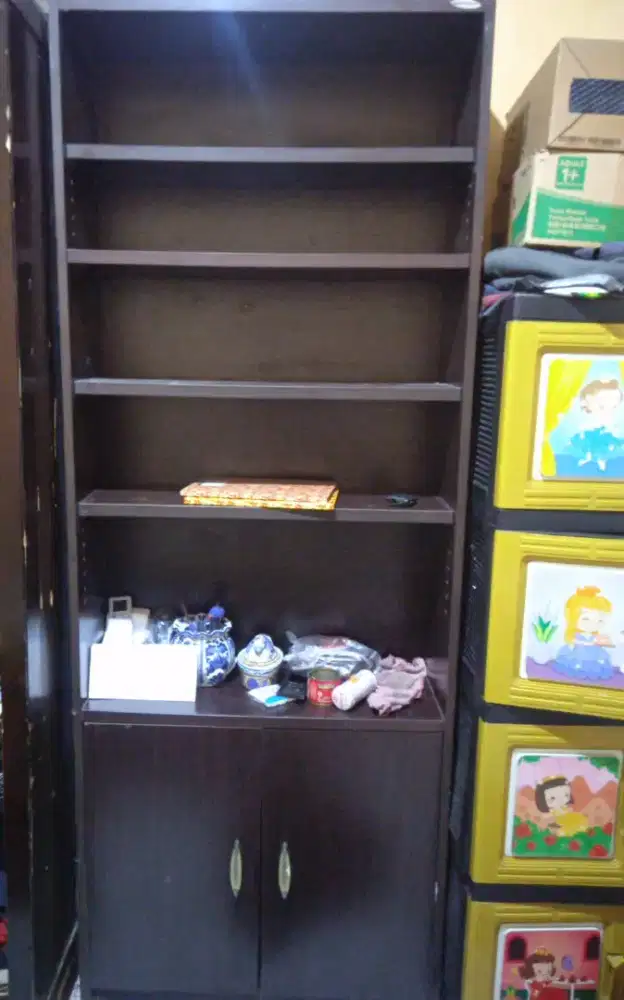 LEMARI RAK JATI