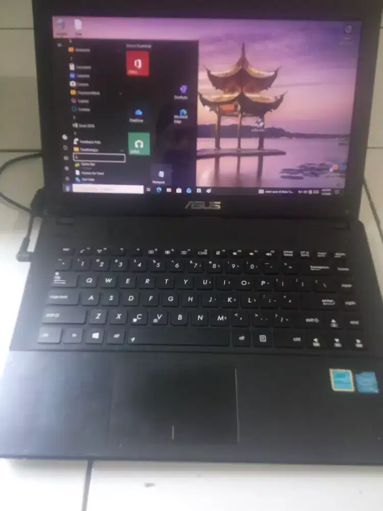 Laptop Asus normal win 10