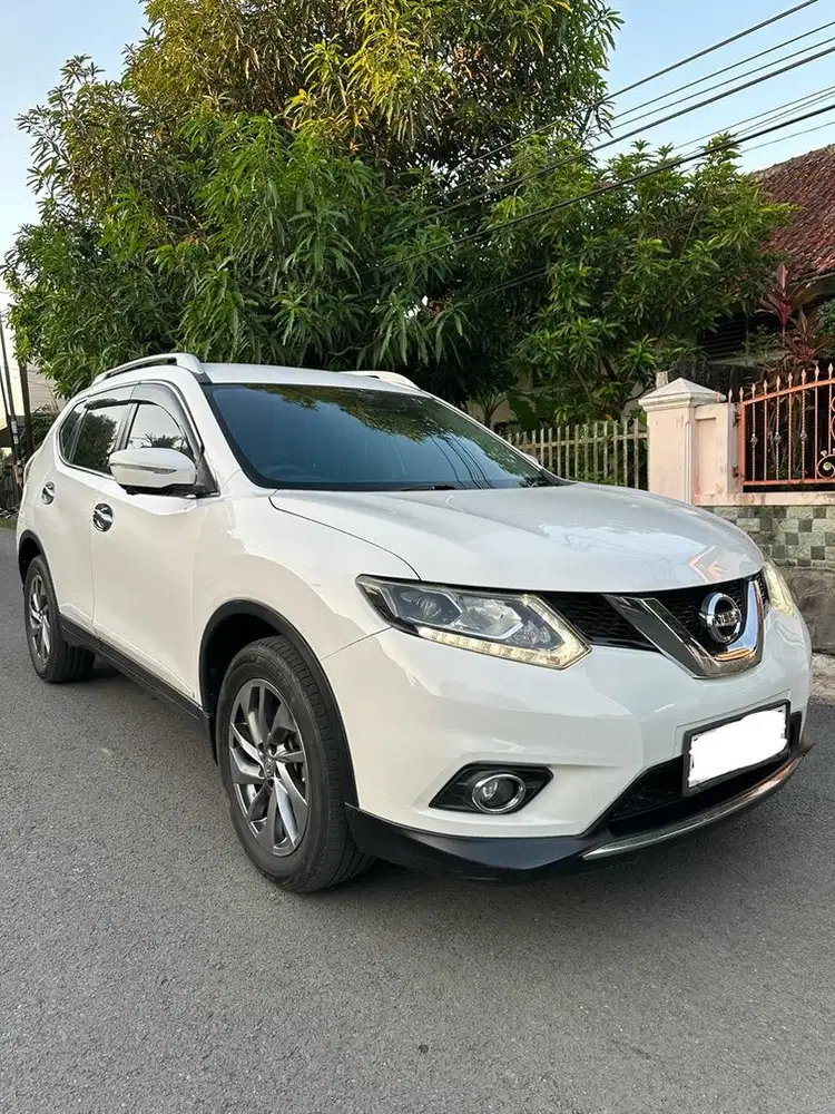 Nissan Xtrail 2.5 2015 warna putih LOW KM