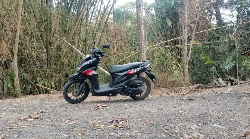 Honda BeAT CBS 2023 Merah Hitam - KM low tangan pertama