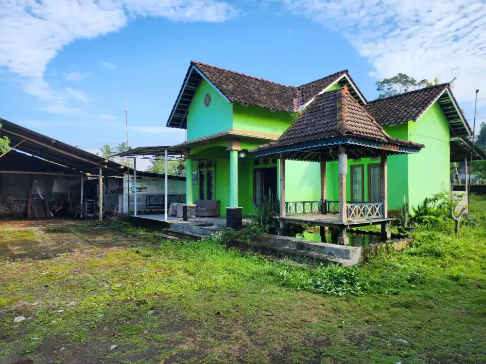 Lahan untuk usaha sangat strategis di sewakan