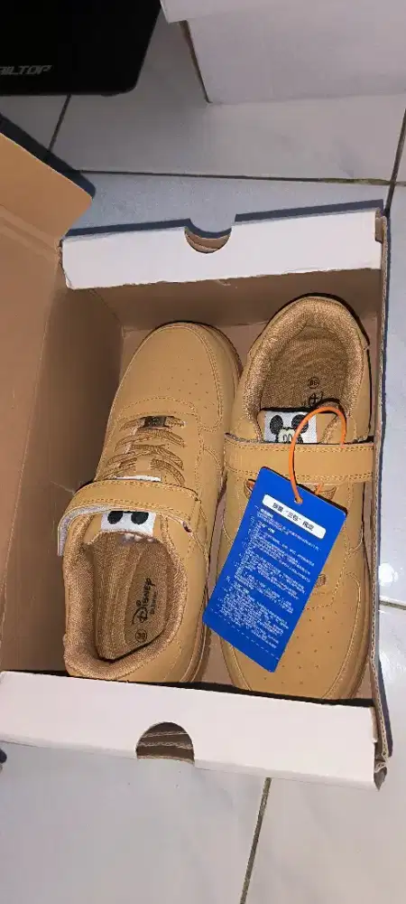 Sepatu import Disney dewasa