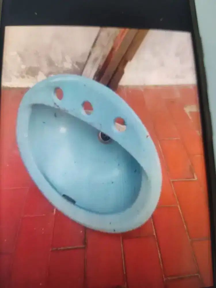 Wastafel Cuci tangan warna biru